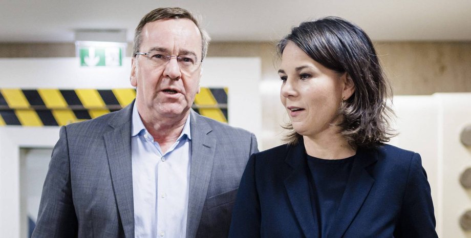 Анналена Бербок, Борис Пісторіус, удари по Чернігову, ППО для України