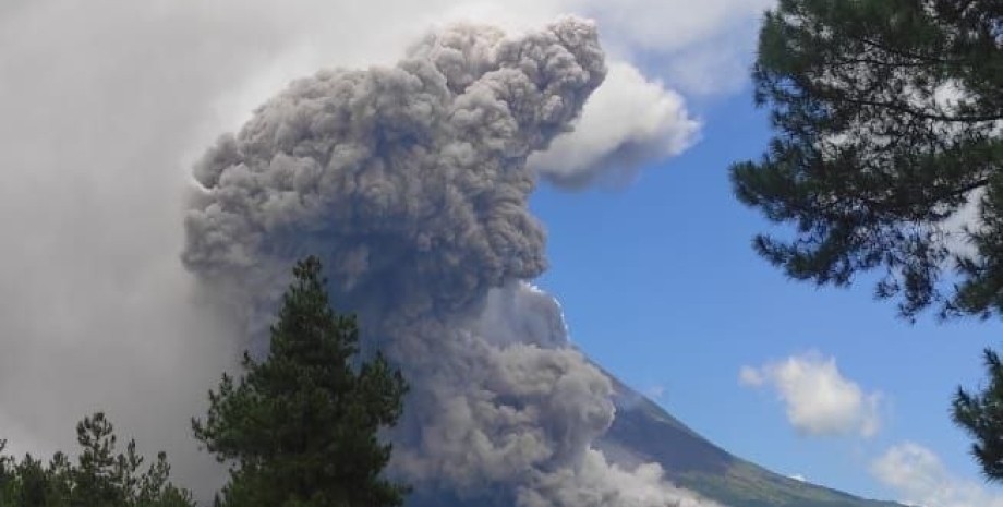 вулкан мерапи, вулкан судного дня, индонезия, извержение вулкана