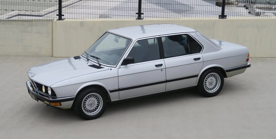 BMW 5 Series 1982, BMW 5 Series, BMW 5 Series E28, BMW 528, BMW 528, капсула времени