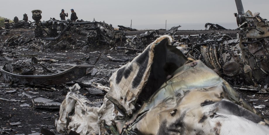 катастрофа MH17, лайнер MH17, обломки лайнер MH17