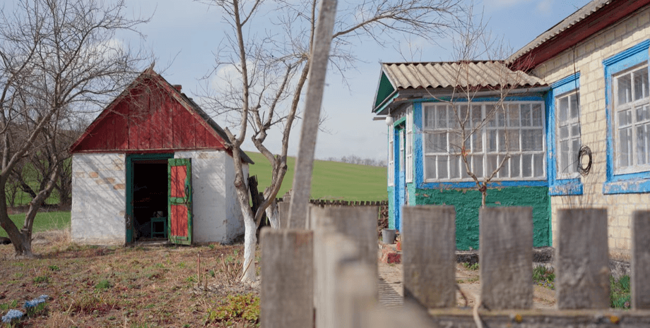 Ліза відроджує стару хату в селі