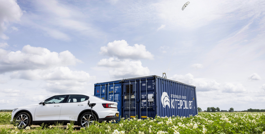 Cистема Kitepower Hawk заряжает электроавтомобиль Kitepower Hawk