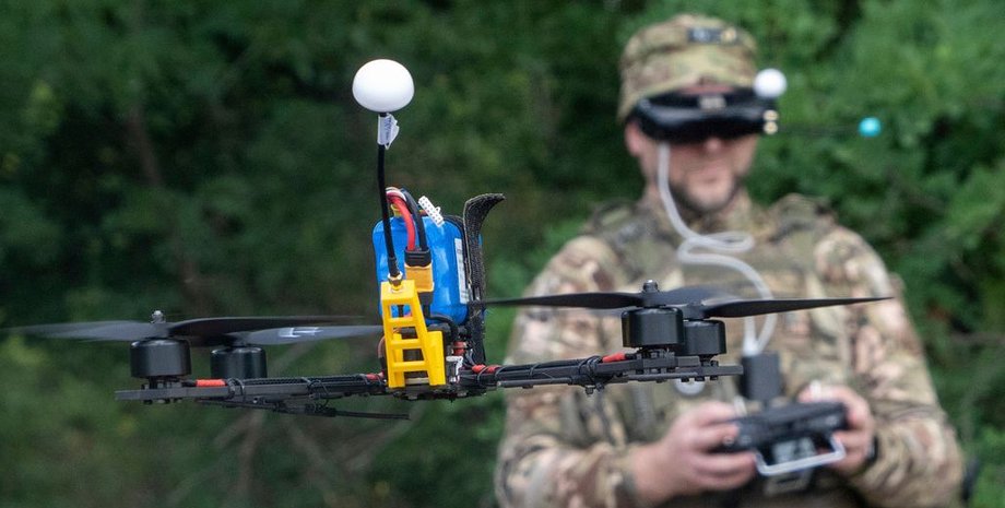 Китай обмежує постачання компонентів для українських дронів