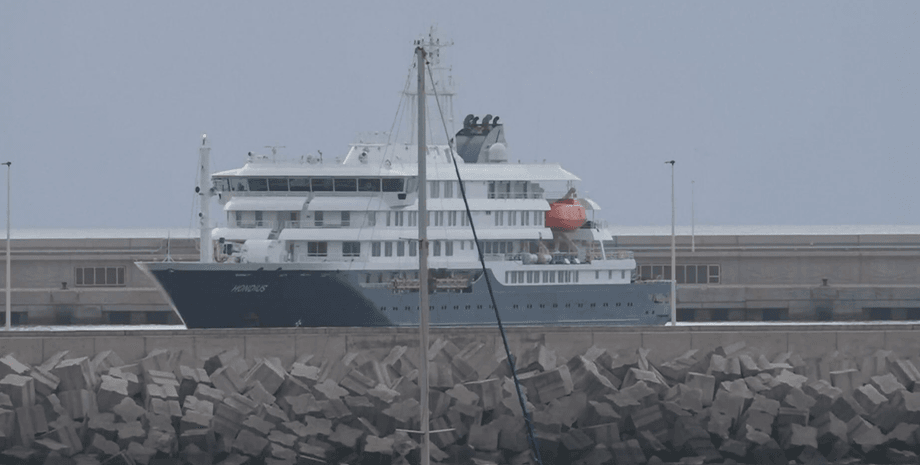 Круизный лайнер судно MV Hondius судно MV Hondius в испании