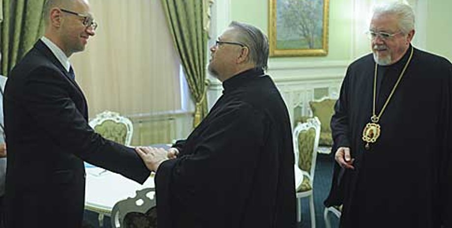 Арсений Яценюк, Юрий Калищук и Антоний Щерба / Фото пресс-службы Кабмина