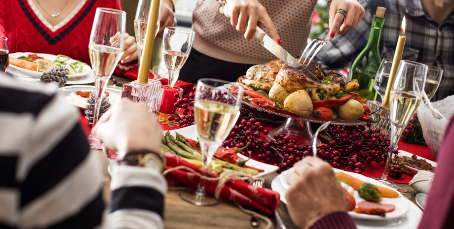 Новогодний стол, сколько стоит новогодний стол, сколько стоит оливье, сколько стоит накрыть стол на Новый год, себестоимость оливье, цены на продукты, покупки на Новый год, праздничный стол цены