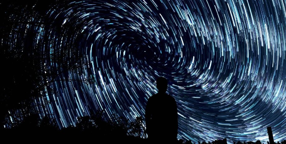 обломки ракеты напомнили метеоритный дождь в ночном небе