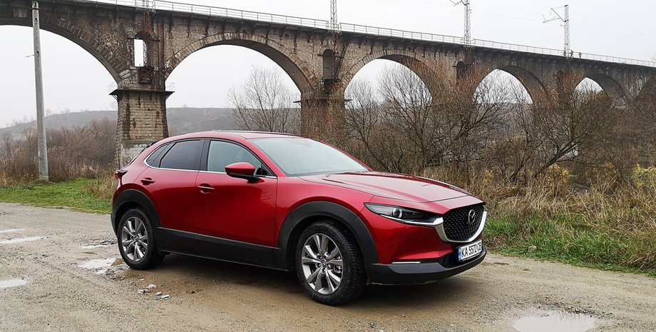 кроссовер Mazda CX-30, фото, вид сбоку, тест-драйв