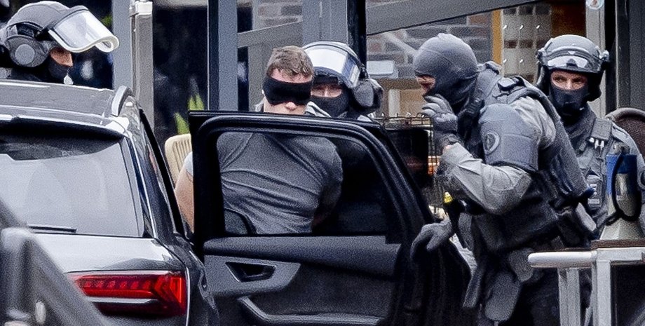 кафе Petticoat, заложники в Нидерландах, нападающий, захват заложников