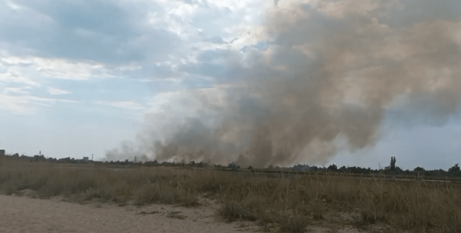 Бердянск, Военный городок, взрывы, дым, пожар, задымление, взрывы Бердянск