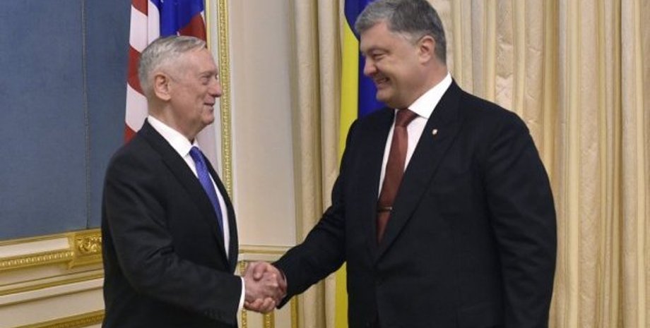Джеймс Мэттис и Петр Порошенко / Фото: Укринформ