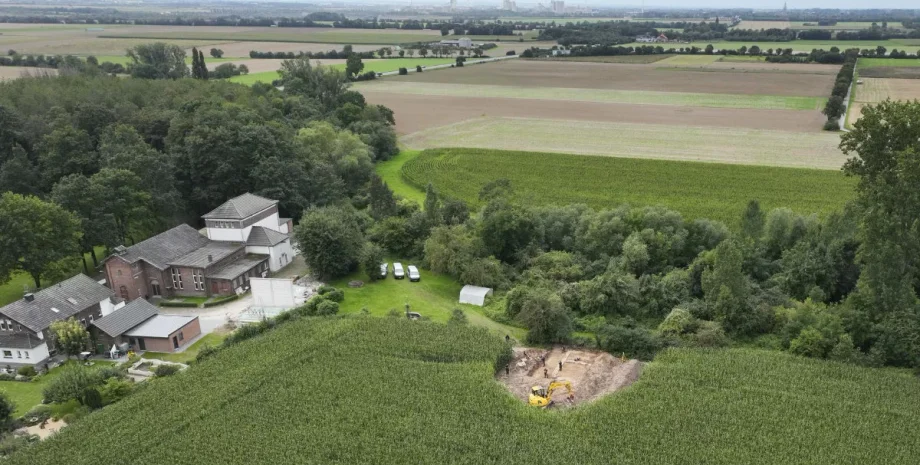 церква, археологія, археологи, розкопки, вапняк, фундамент, план, датування, історія, каплиця, будівля