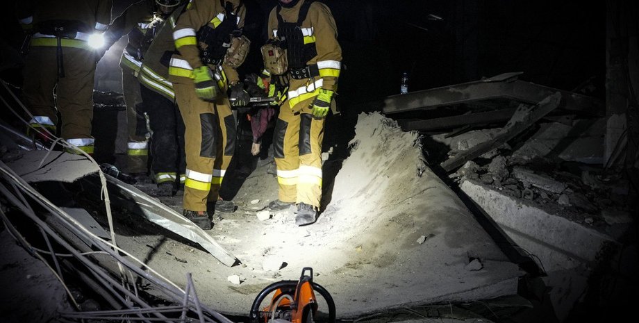 ГСЧС ликвидируют последствия атаки РФ в Мкиолаево