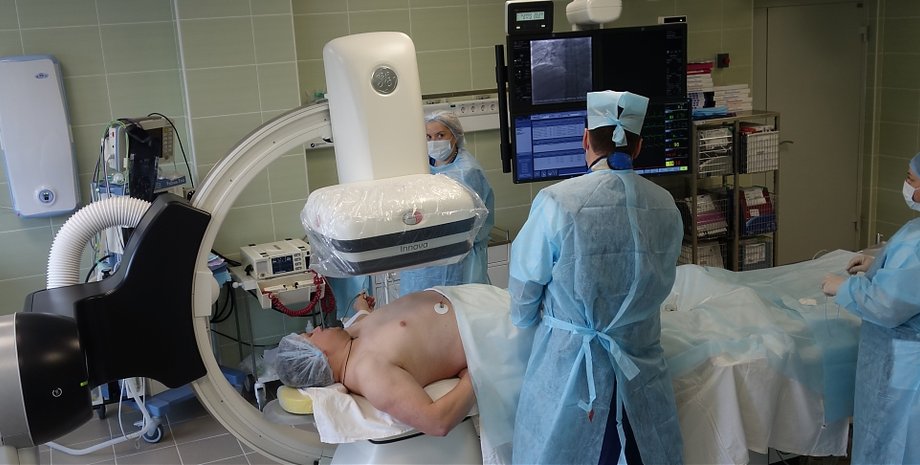 коронавирус, врачи, пациент, фото