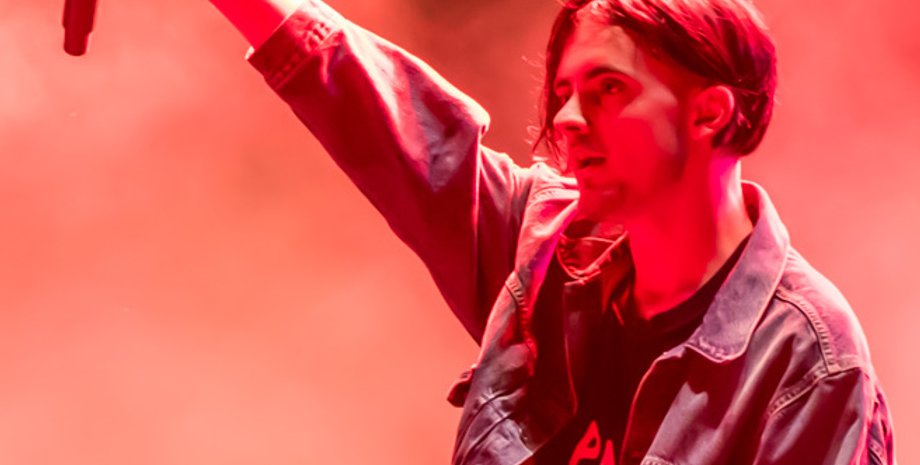 Украина, рок-певец Кирилл Бледный, скандал с польским языком, рок-группа Пошлая Молли