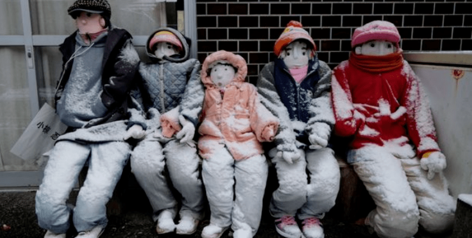 Япония, куклы, скамейка, улица, деревня с жуткими куклами