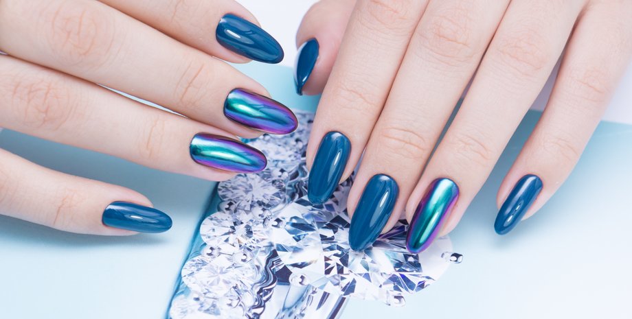 модный маникюр, маникюр на ноябрь, тренды маникюра, тренды маникюра сезон 2021, маникюр металлик, темный маникюр