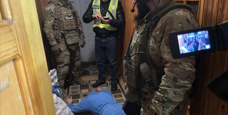 Полиция задержали военнослужащих-взяточников