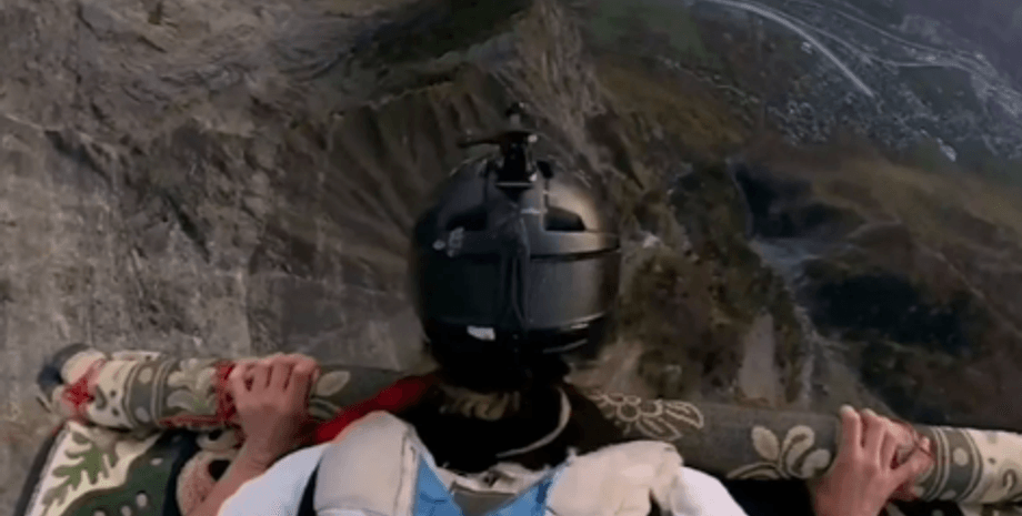 Алладин, прыжок с горы, ковер-самолет