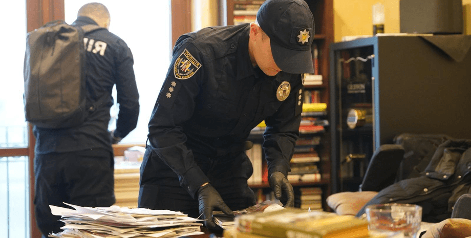 кіберполіція, поліцейський, обшук