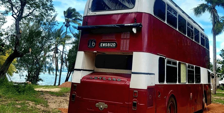 Пара продает уникальный дом-автобус после двух лет путешествий по миру