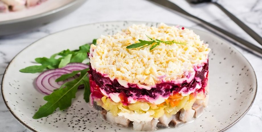 Класичний оселедець під шубою, як приготувати святковий салат, оселедець під шубою на новий рік