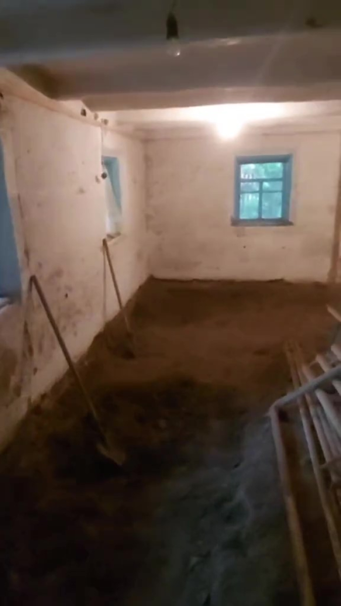 Будинок переселенців всередині Будинок до ремонту