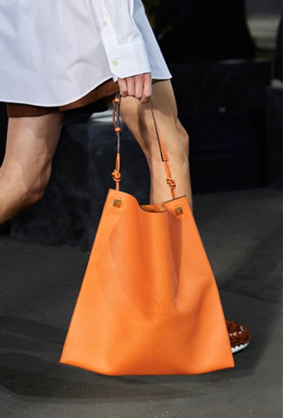 помаранчевий колір, модний колір, із чим носити помаранчевий колір, тренд 2022