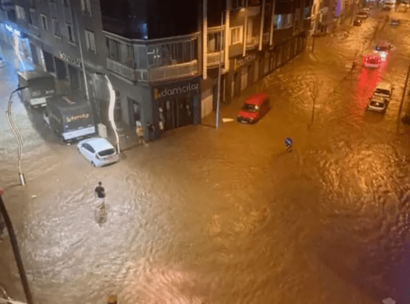 Наводнение в Турции: сильные ливни затопили город на побережье Черного моря  (фото)