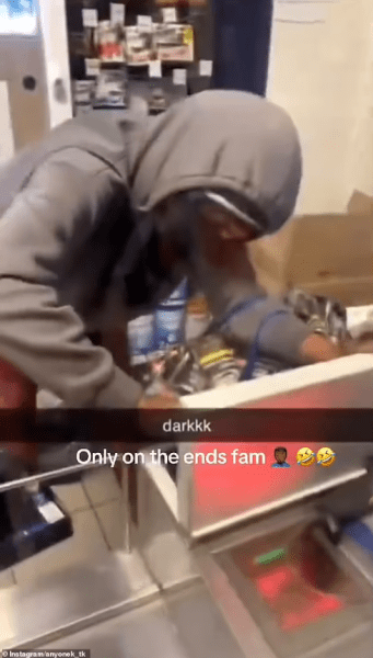 грабеж грабеж, обир на супермаркет, престъпност, кражба на супермаркет