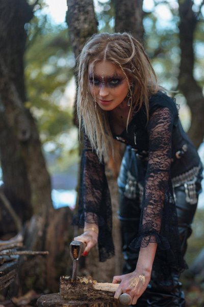 Наталья Поклонская, Поклонская скандал, Поклонская Хэллоуин 2024, дрова, фото