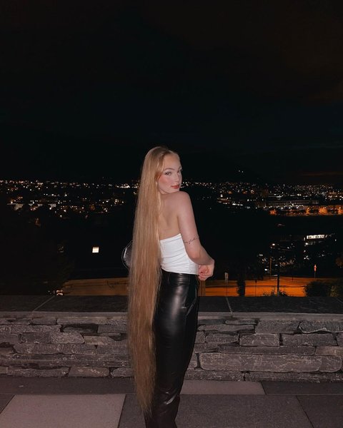 Длинные волосы, живая Рапунцель, аномалия, девушка с особой внешностью, Норвегия, фото