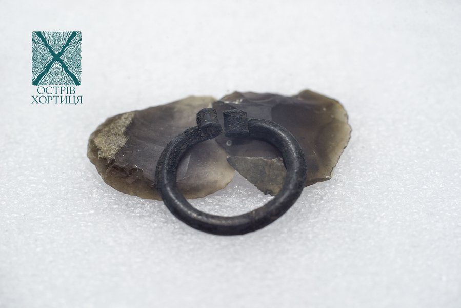 археологія, артефакти, Хортиця, острів, матеріал, археологи, цінності, археологічні об’єкти, предмети, знаряддя праці, експедиції, руйнування, кераміка, метал, дерево