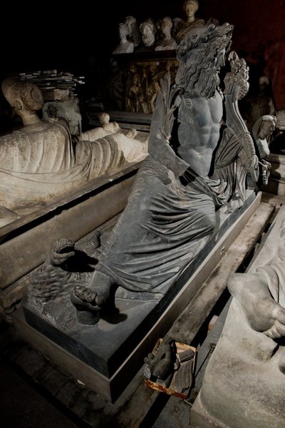 Торлоні, мармур Торлоні, статуї