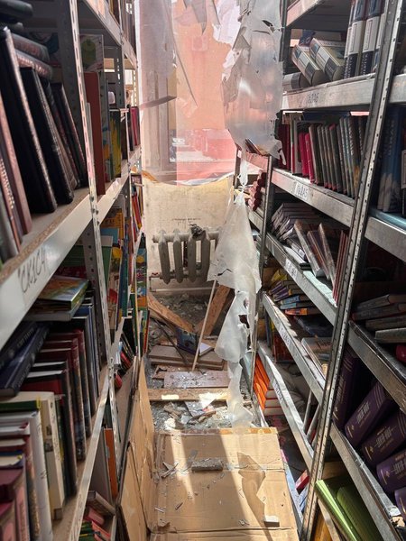 Книги на складе издательства Наш Формат получили повреждения после атаки 4 июля