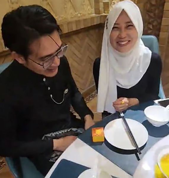 Пара познакомилась на улице города и впоследствии обручилась, интересные истории, странные случаи из жизни, отношения, курьезы