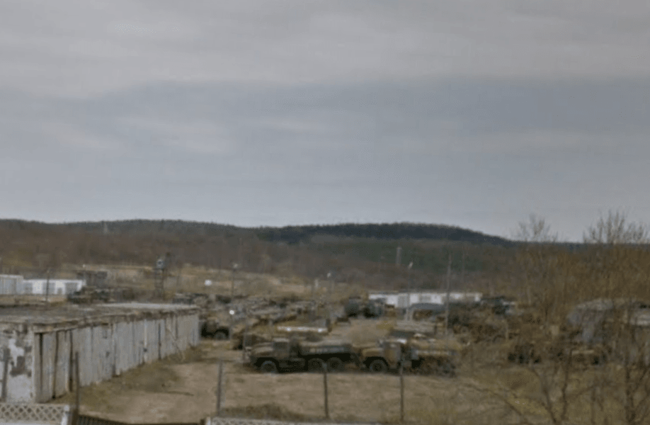 База біля Южно-Сахалінська