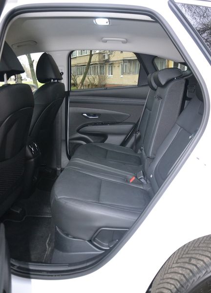 задні сидіння Hyundai Tucson, кросовер Hyundai, Hyundai Tucson 2025, гібрид Hyundai Tucson