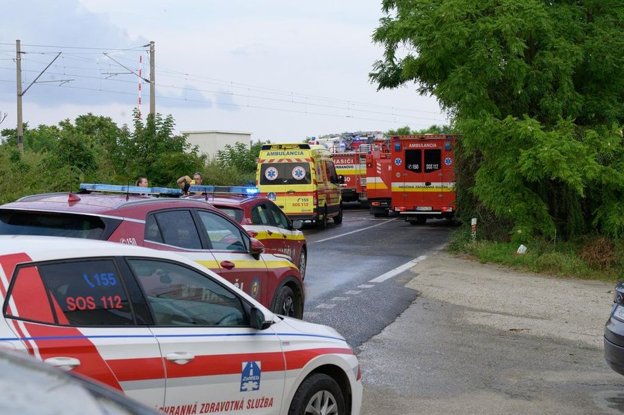 Поезд столкнулся с автобусом в Словакии