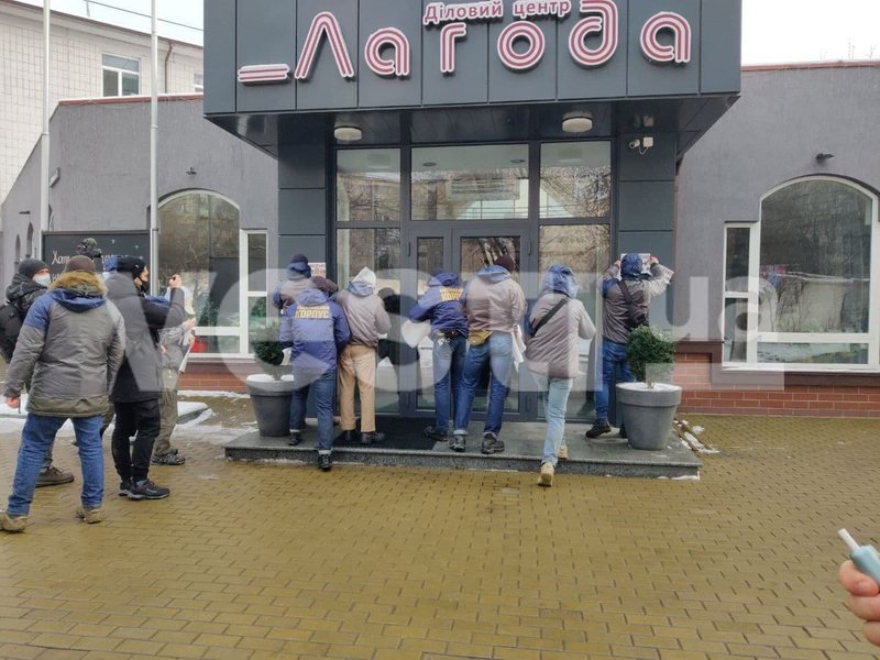 Нацкорпус, акция, наклейки, NewsOne, националисты, канал