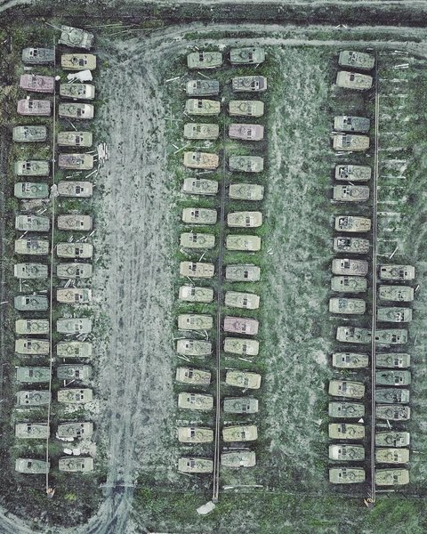 Бронетехника на небольшой базе в Крыму