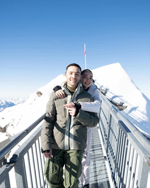 ед Вествік, Емі Джексон, заручини, зірка пліткарки