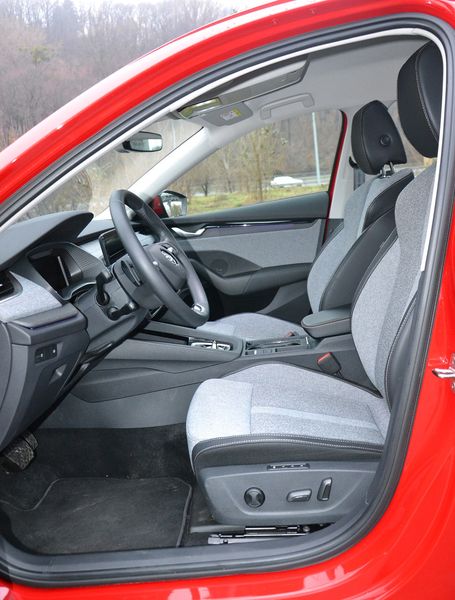 передние сиденья Skoda Octavia, новая Skoda Octavia, Skoda Octavia 2024, Skoda Octavia в Украине