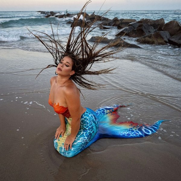 Бренди Энтони стала русалкой, необычное хобби, интересная работа, женщина купила хвост за 6 тысяч долларов, курьезы, приколы