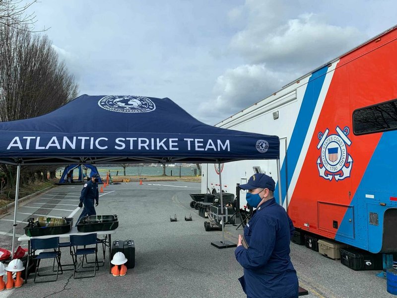 Палатка со спецсредствами