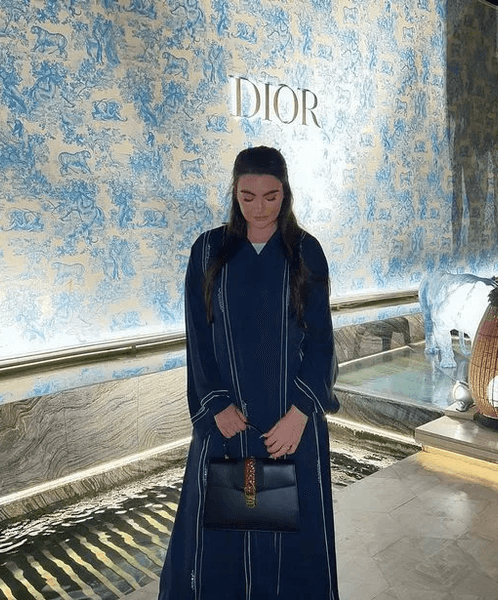 Женщина вышла замуж за миллионера с Дубая, жена миллионера, соблюдает правила, строгие правила, роскошная жизнь, соцсети, поклонники,