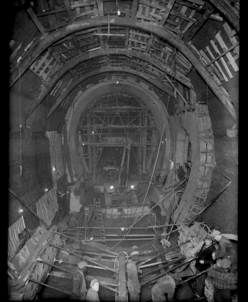 Секретний бункер у Великій Британії, бункер під містом, моторошні тунелі, підземні тунелі, телекомунікації, підземна мережа