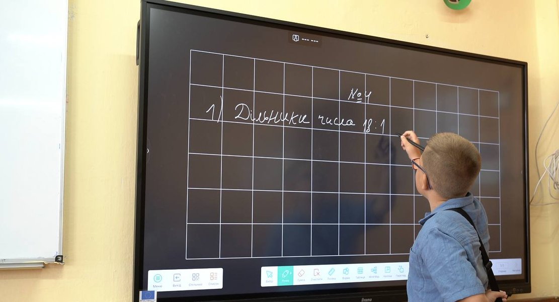 "Школа під сонцем": Glossary Eco Foundation запускає масштабну програму енергонезалежних шкіл