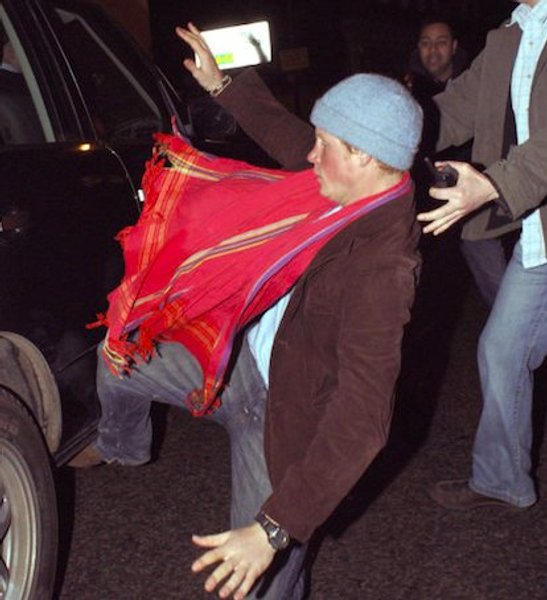 принц гаррі п'яний, принц гаррі