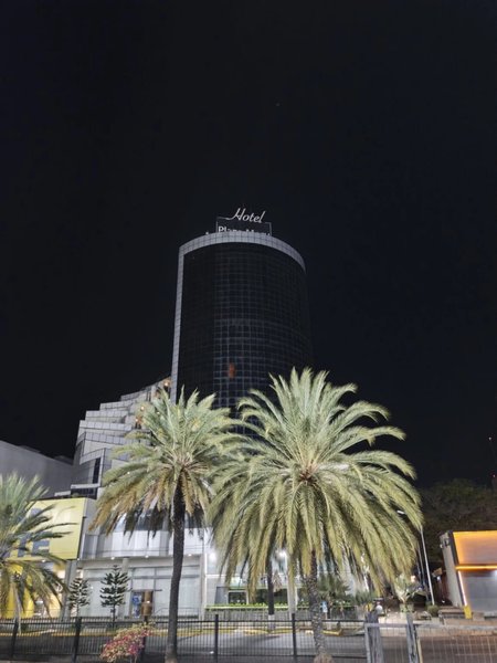 Infinix Note Edge фото Фото на Infinix Note Edge ночью